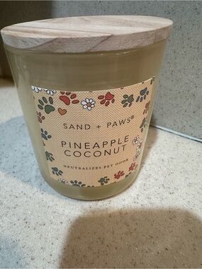 Sand + Paws Pineapple Coconut Scented Candle new neutralizes pet odors
